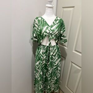 Chic Green and White Patterned Midi Dress